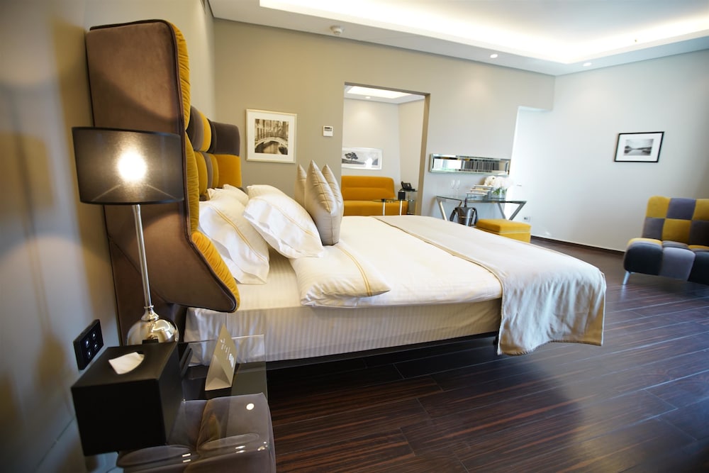 Royal Tulip Achrafieh 8/69