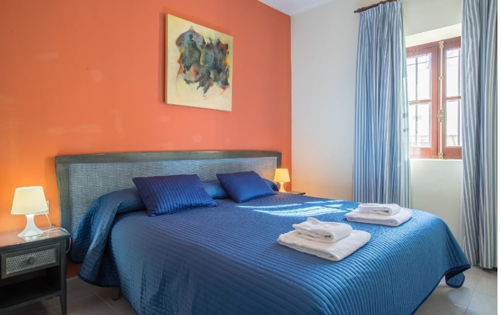 Apartamentos Larga 70 62/80