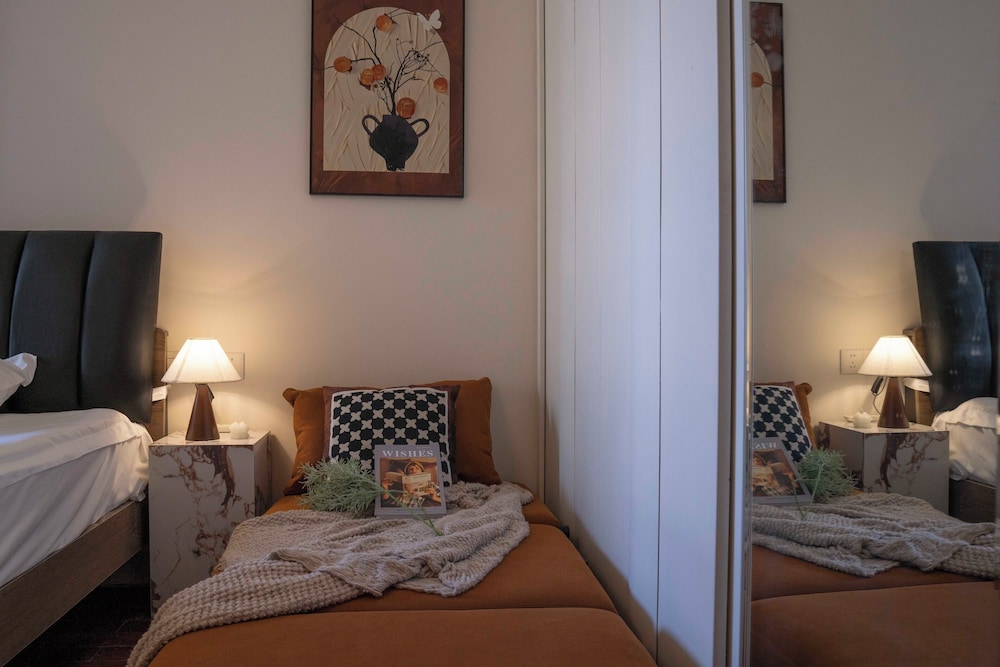 Senior, Apartment, 1 Queen and 2 Double Beds