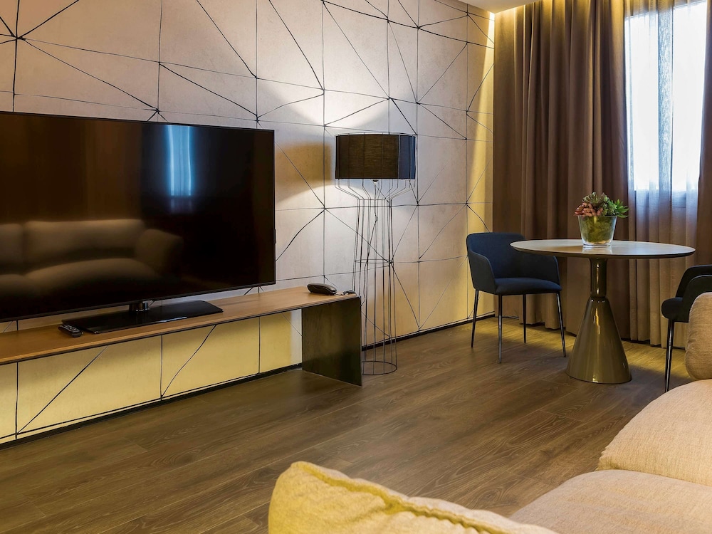 Novotel Sevilla 5/77