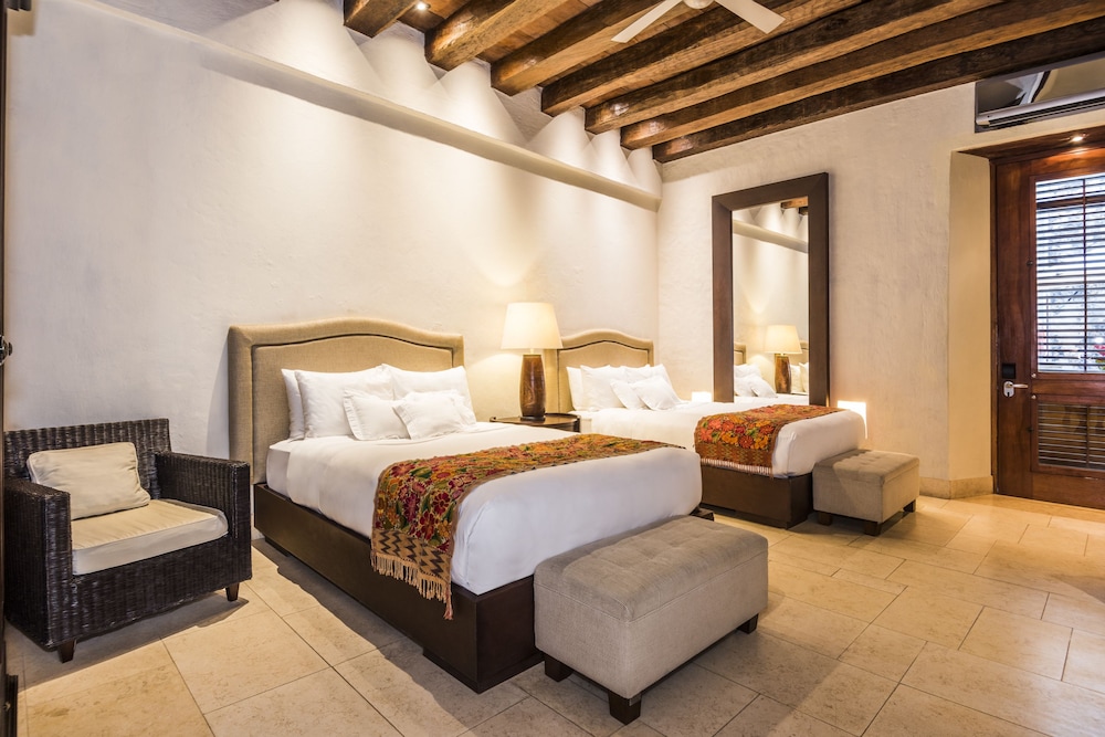 Ananda Hotel Boutique 28/70