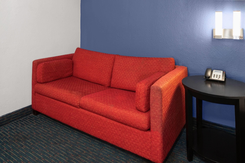 Travelodge By Wyndham Milwaukee 28/50