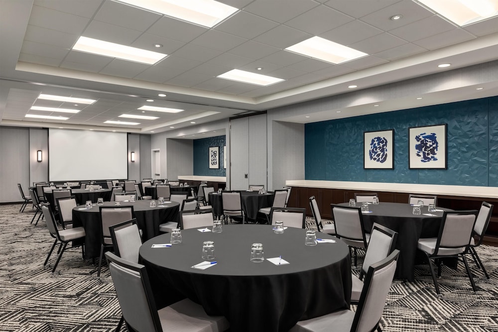 Hyatt Place Bloomington 56/64