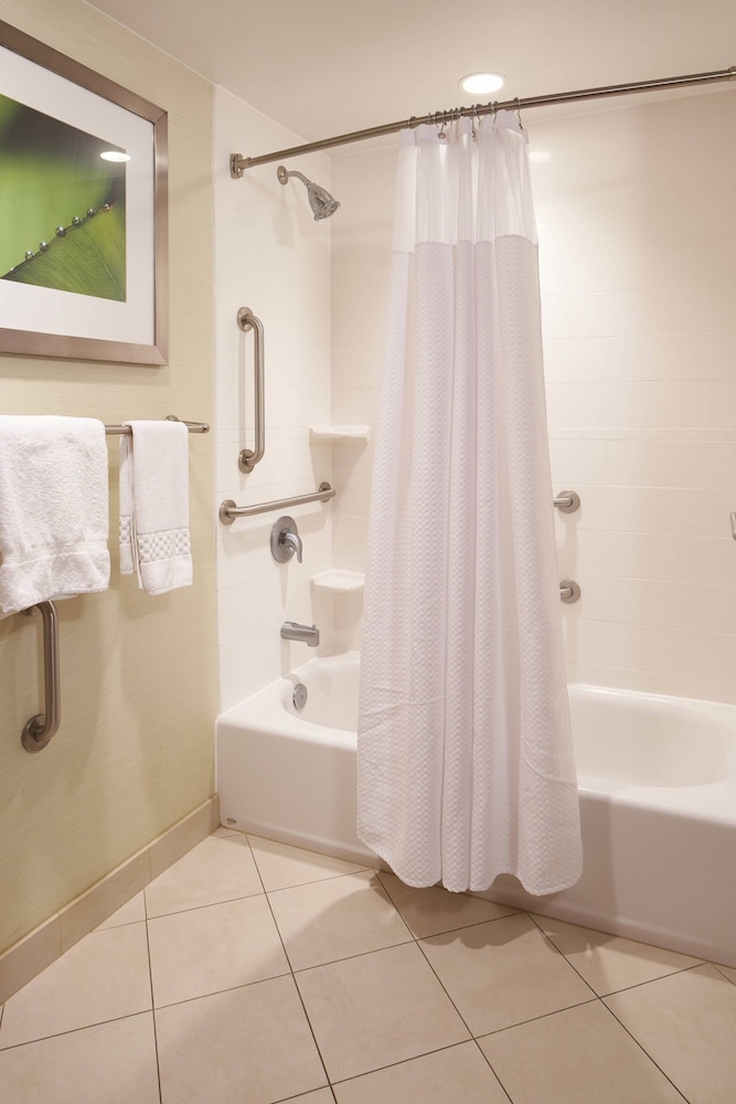 Courtyard by Marriott Evansville East 27/57