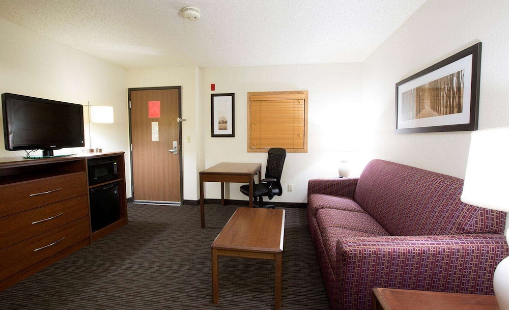 AmericInn by Wyndham Osceola 22/33