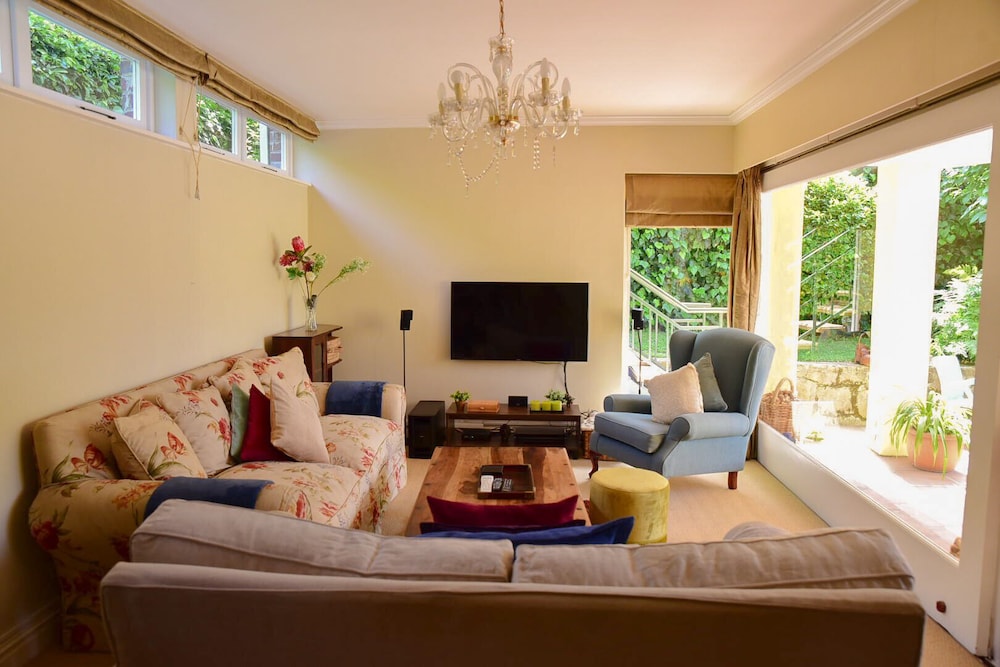 On Pinewood Guest House 24/47
