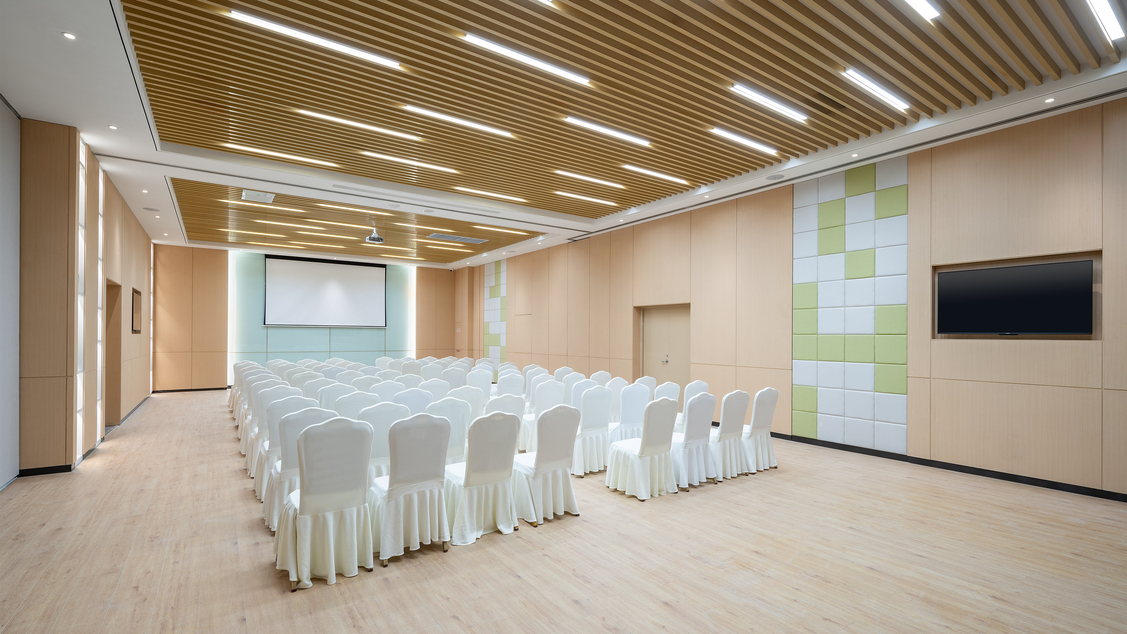 Holiday Inn Express Weifang City Center 38/52