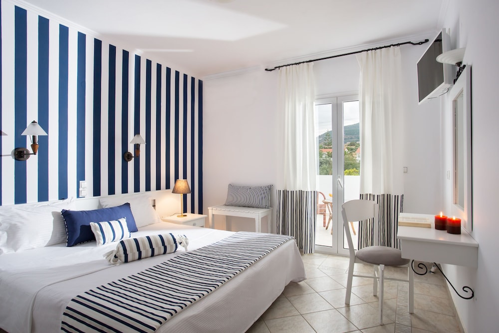 Iris Beach Hotel 9/41