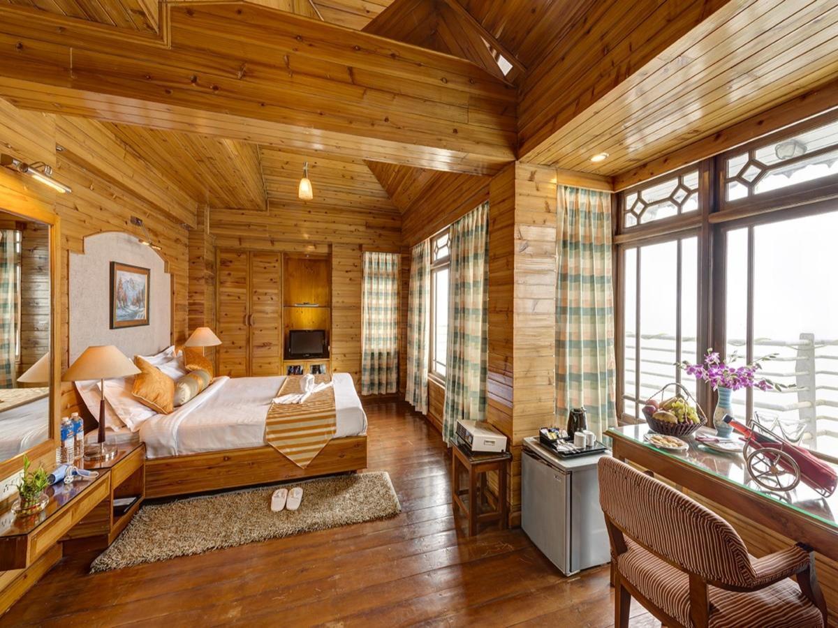 Premium, Attic
