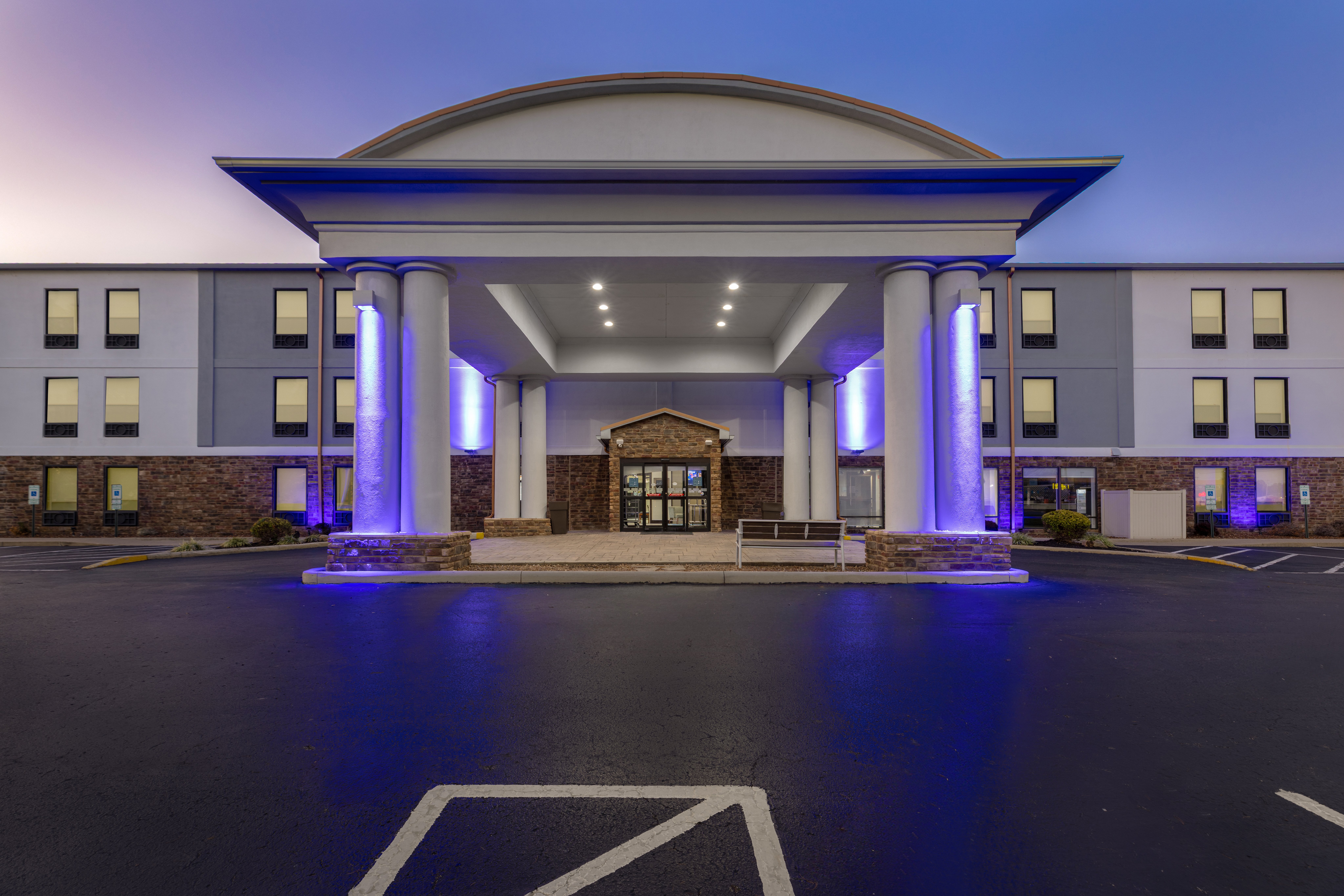 HOLIDAY INN EXPRESS CHILLICOTHE EAST 10/51