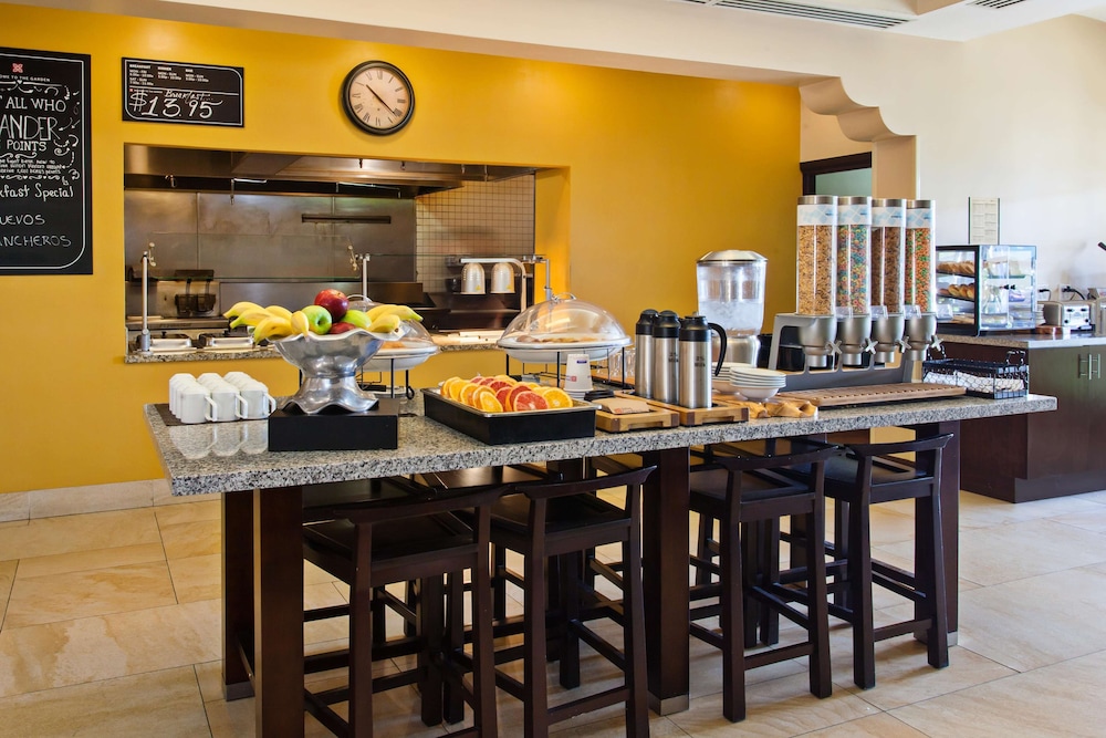 Hilton Garden Inn Valencia Six Flags 32/52