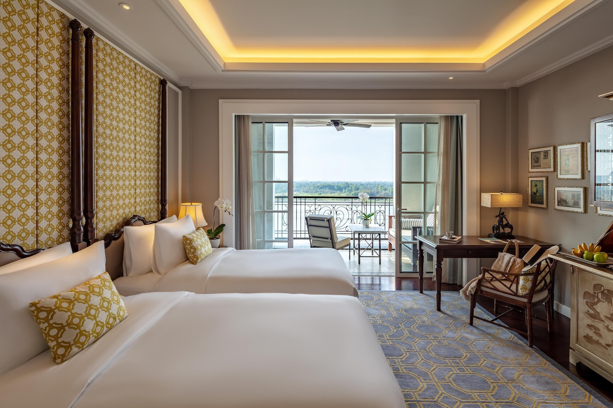 Deluxe, Twin Beds, River Front