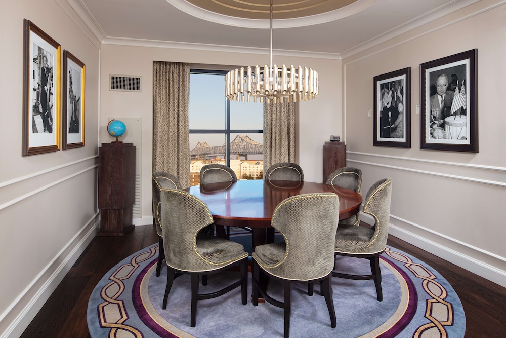 The Higgins Hotel New Orleans, Curio Collection by Hilton 42/77