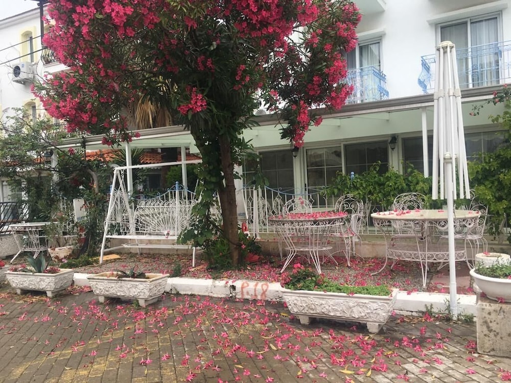 Melaike Otel 68/72