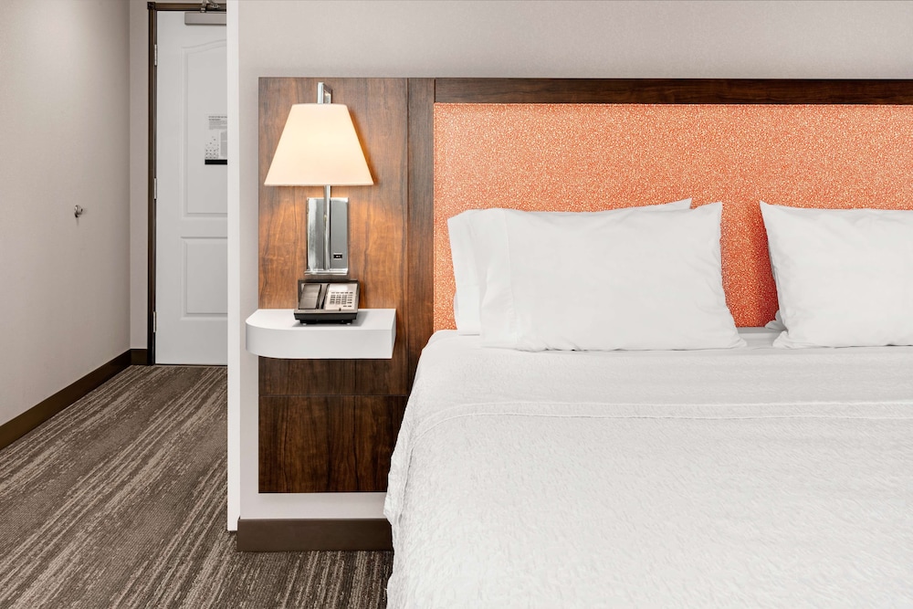 Hampton Inn & Suites Burlington WA 11/39
