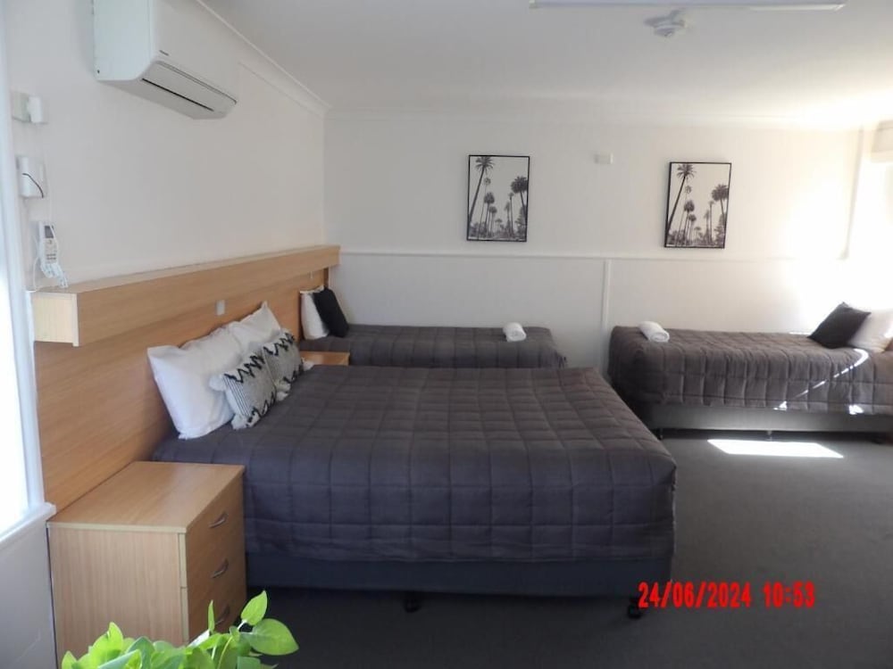 MOTEL 617 7/66