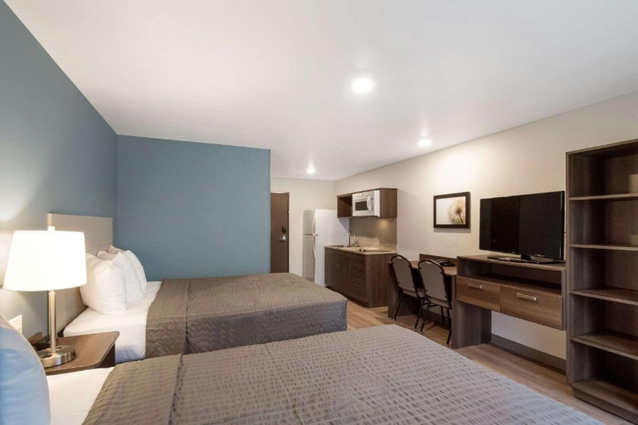 WoodSpring Suites Colorado Springs North - Air Force Academy 20/27