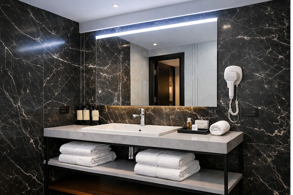 Moncafe Hotel Boutique Spa 38/39