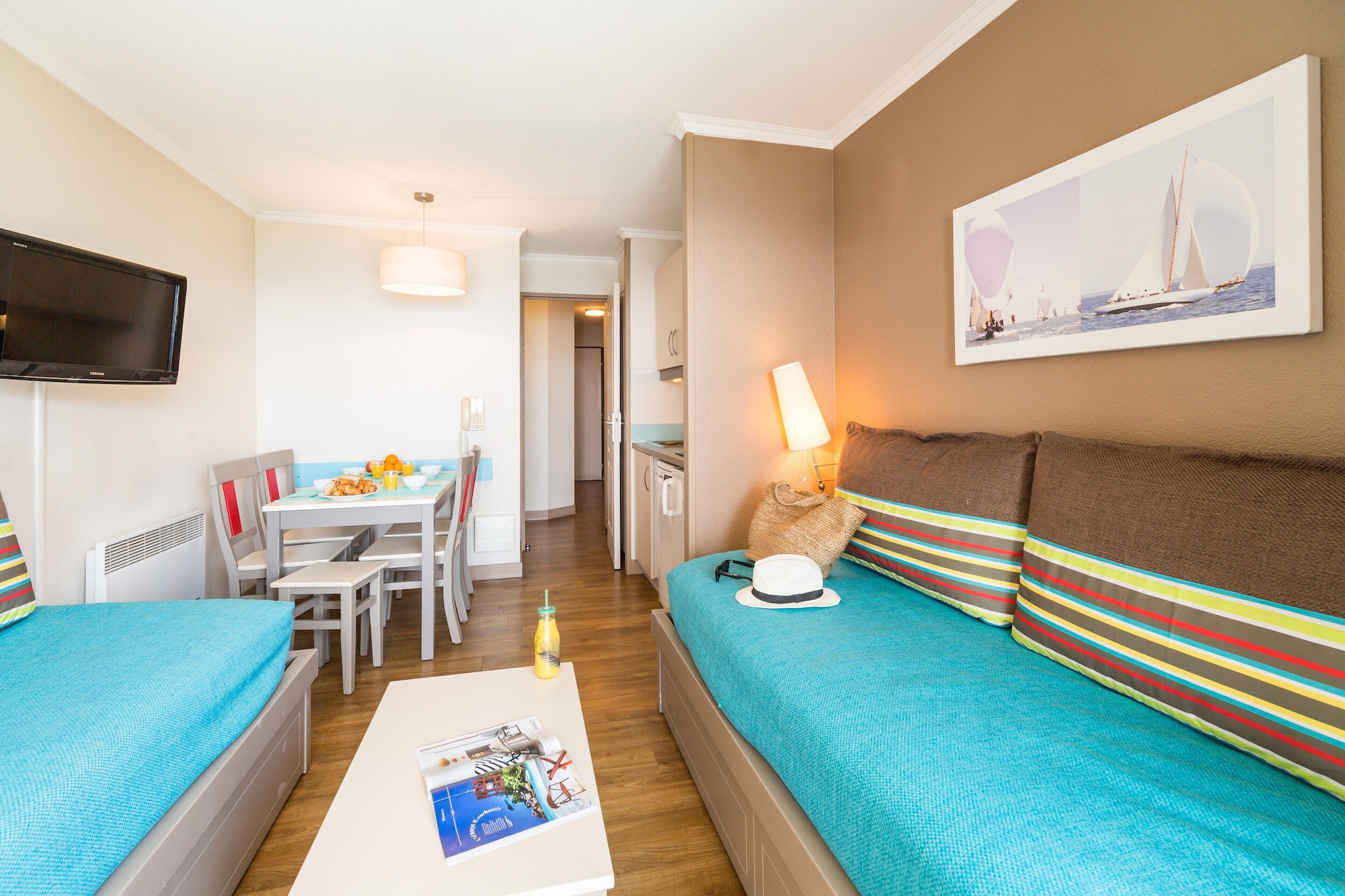 1 BEDROOM, APARTMENT, BALCONY OR TERRACE