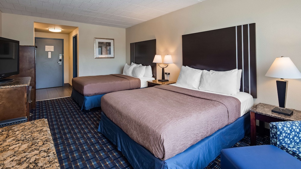 Best Western Plus Reading Inn & Suites 13/37