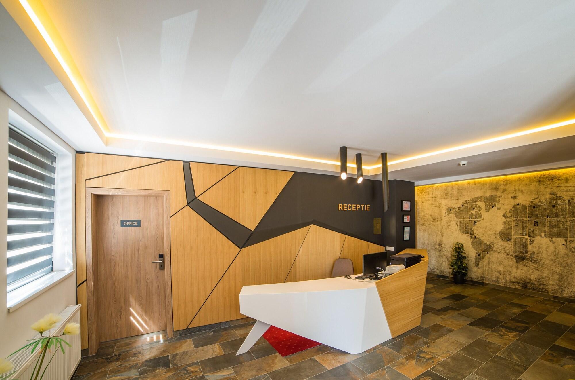 Hotel Lux Divina 3/18