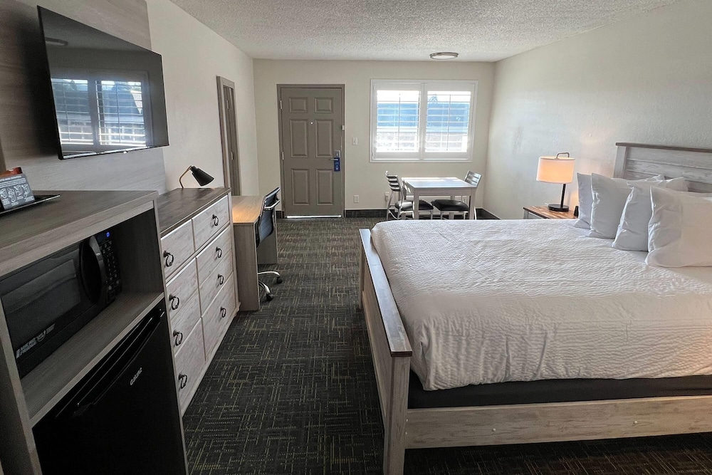 جناح بسرير كوين، Baymont by Wyndham Susanville 6/8