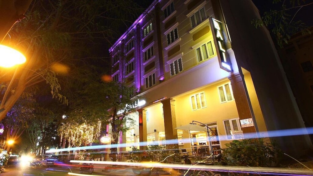 Bali Hotel 2/90