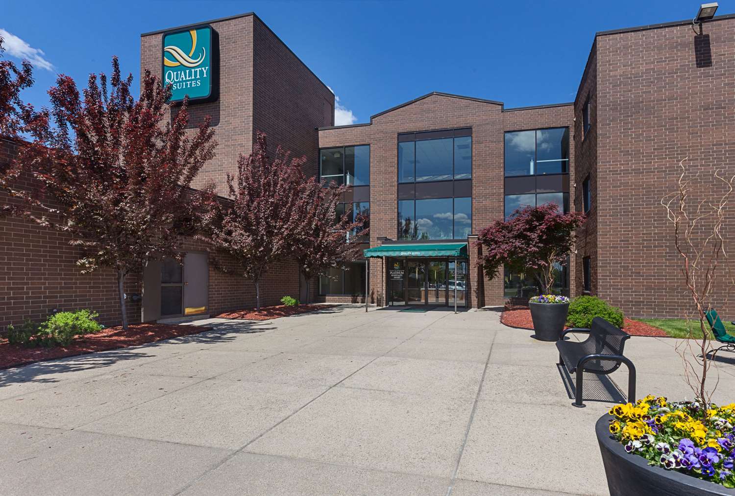 Quality Suites Lansing West 41/45