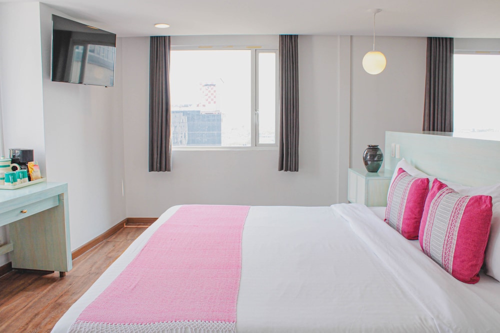 MASTER, SUITE, KING BED