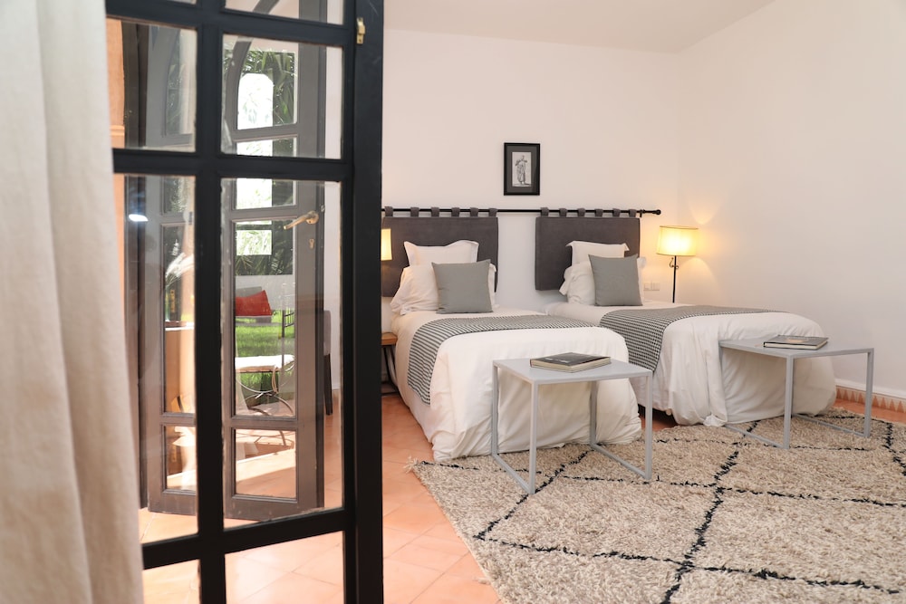غرفة سوبيريور بسرير كينج، Villa Al Assala La Palmerale 6/10