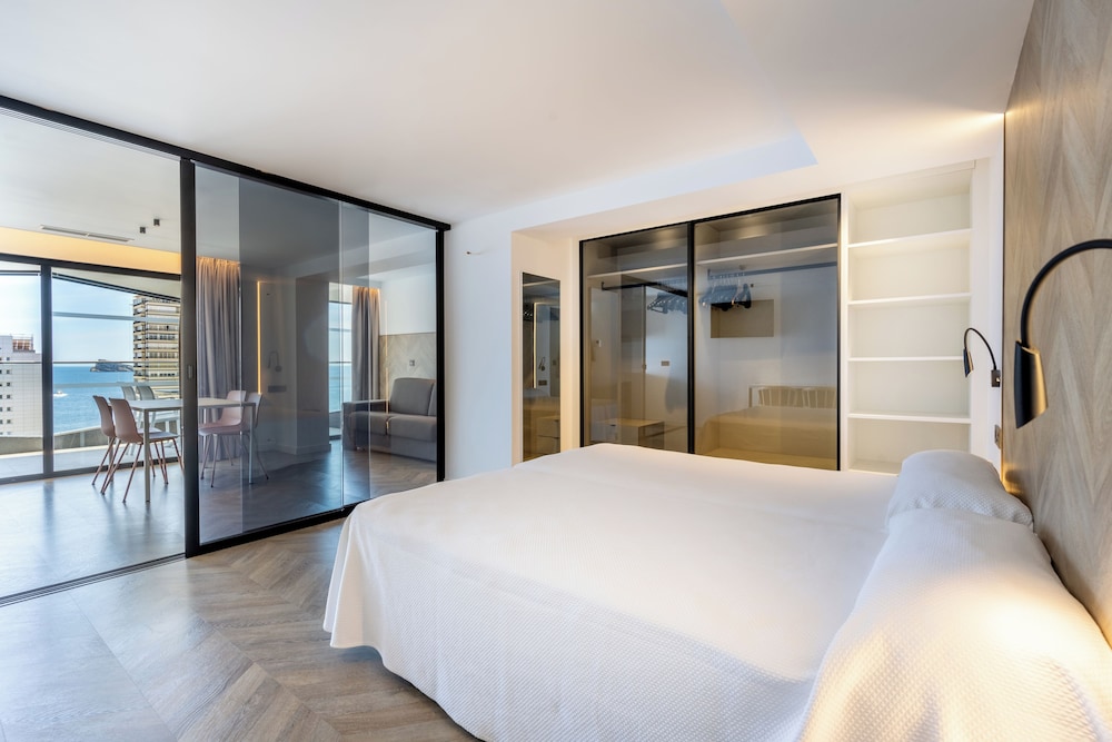 APARTMENT, 4 BEDS, SOFA