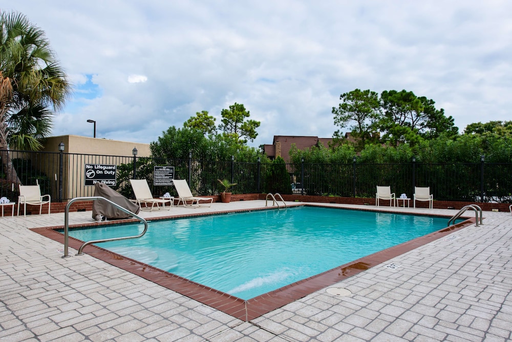 Hampton Inn and Suites Port Arthur, TX 3/47