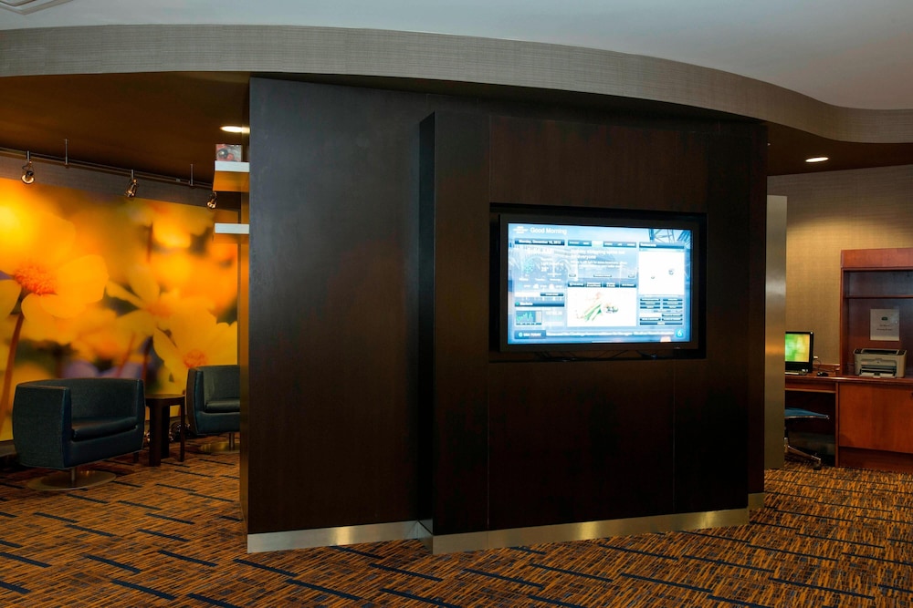 Courtyard By Marriott Cincinnati North At Union Centre 8/50