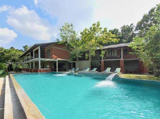 Ehalagala Lake Resort 20/32