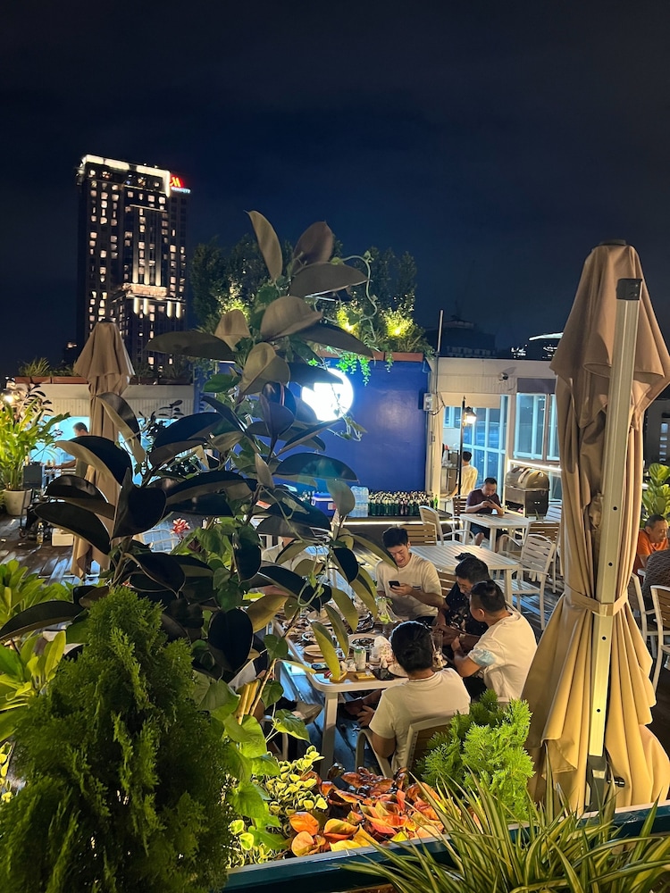 Sapphire Hotel Silom Bangkok 40/48