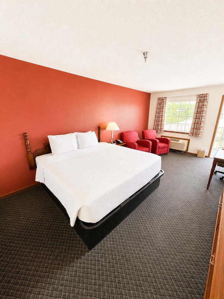Carriage House Inn 23/61
