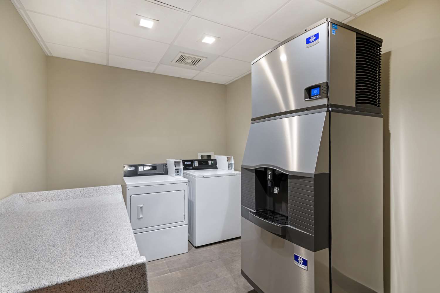 Best Western Plus Executive Residency Rigby's Water World Hotel 41/44