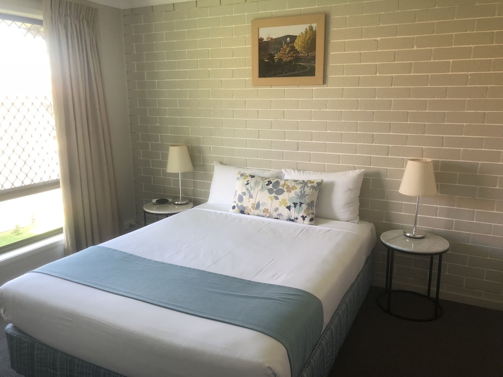BATHURST MOTOR INN 15/59