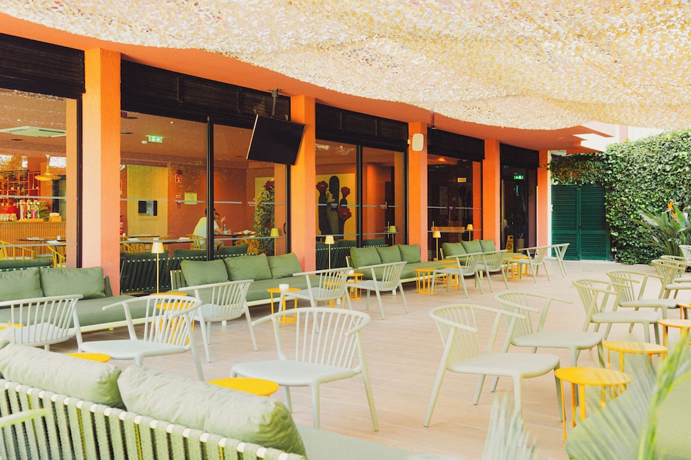 Topazio Vibe Beach Hotel and Apartments - Adults Friendly in ALBUFEIRA