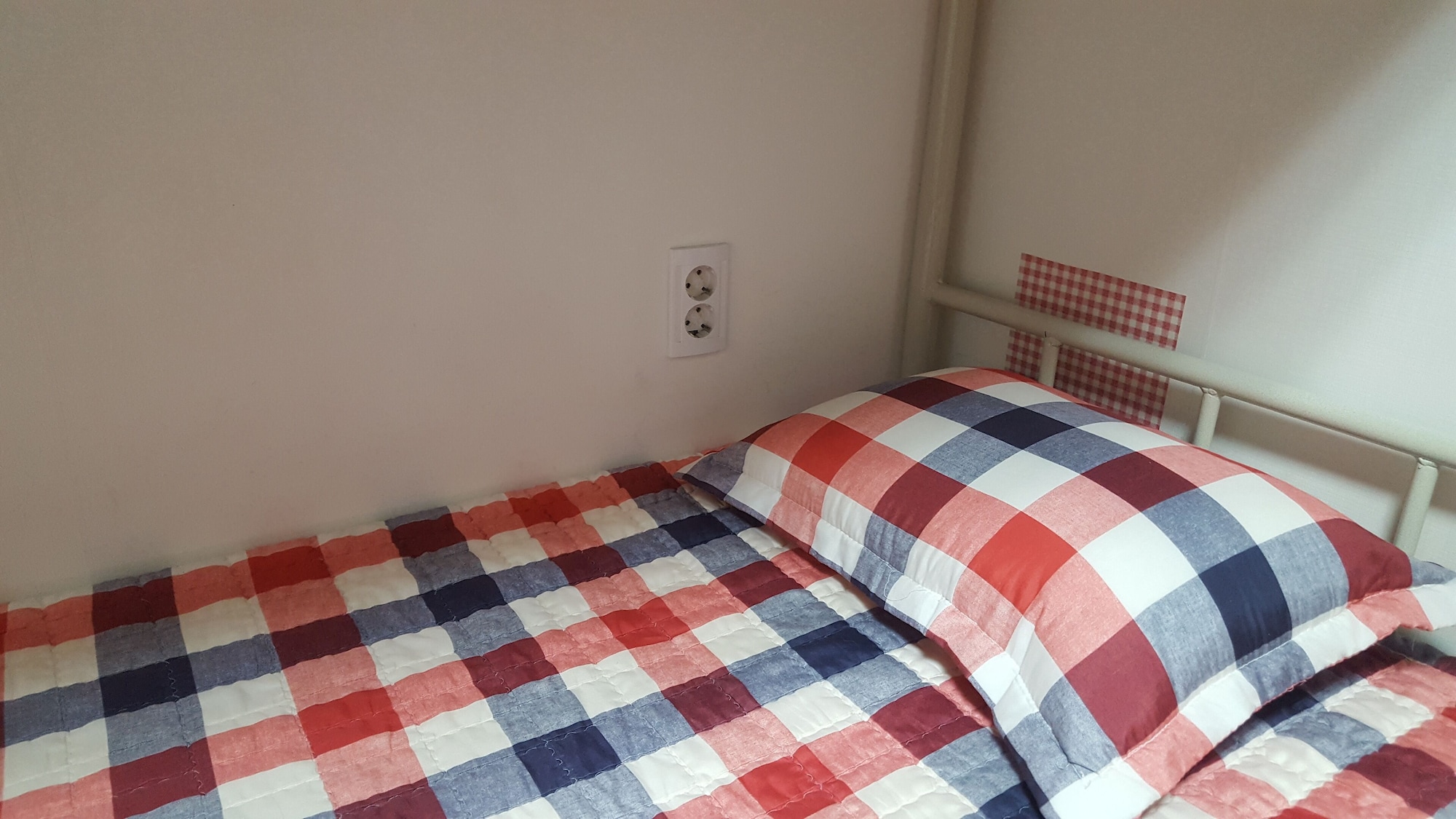 FEMALE DORM, FEMALE ONLY, BASIC, 6 PEOPLE