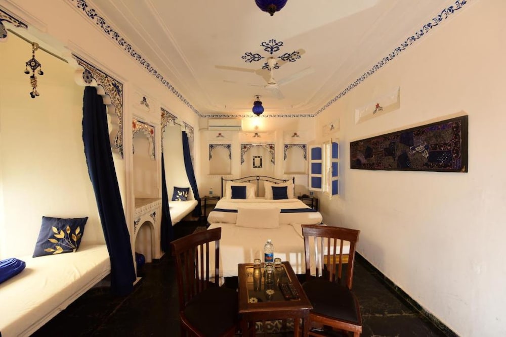 HOTEL POONAM HAVELI 31/50