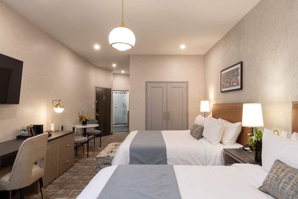 JUNIOR SUITE, DELUXE, 2 KING BEDS