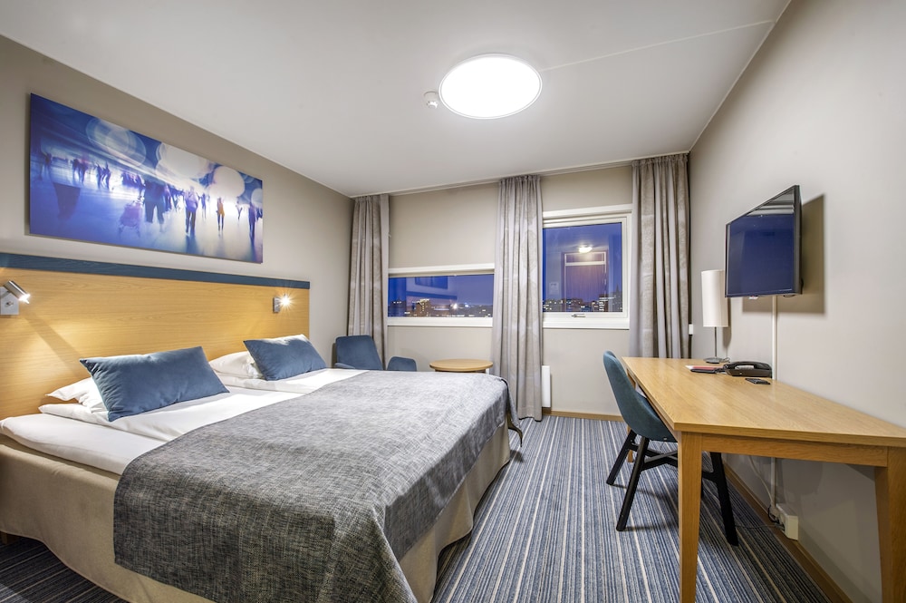 ROOM, DOUBLE BED