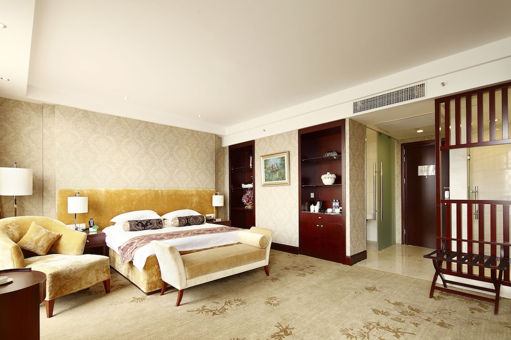Zhenbao Holiday Hotel Nanjing Yuhua 4/12