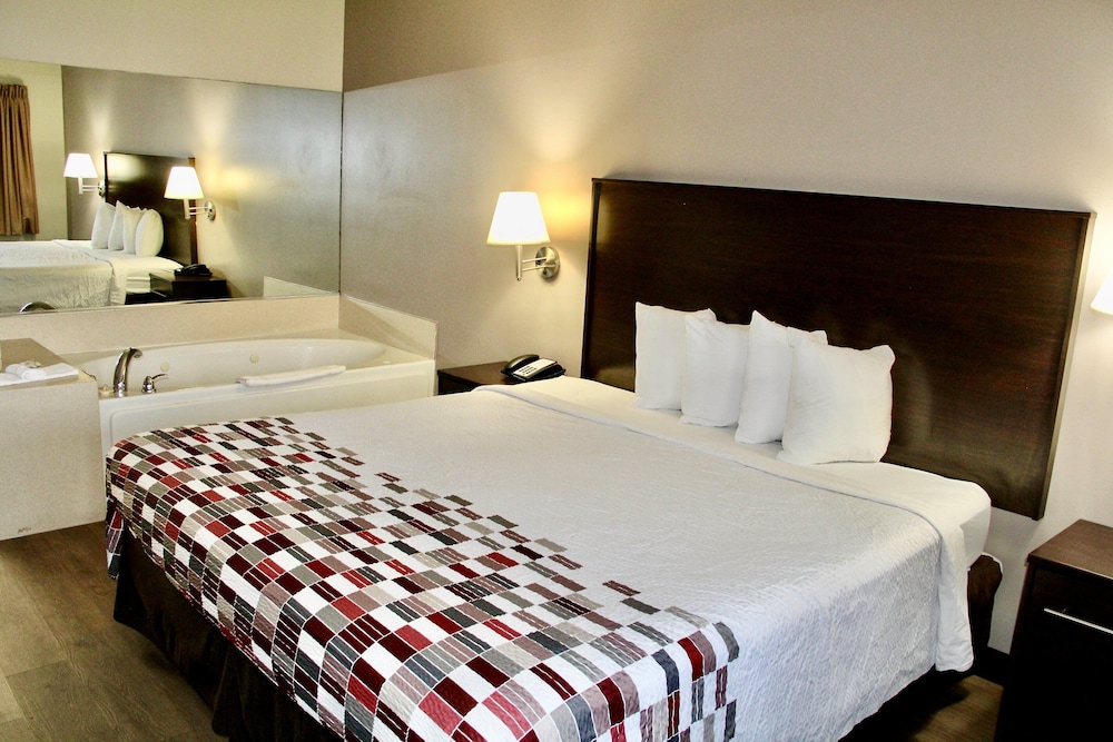 Red Roof Inn & Suites Lake Orion/Auburn Hills 17/37