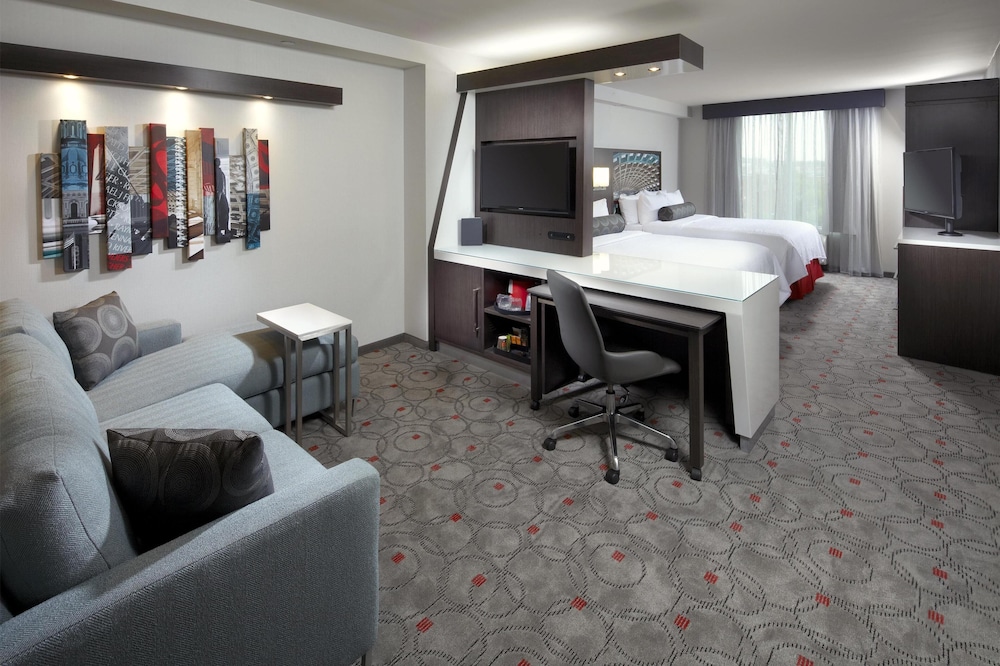 Guest Room, Queen/Queen, Sofa, Den