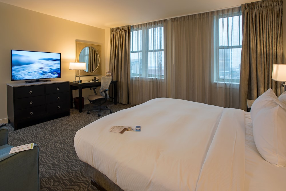 DoubleTree Suites by Hilton Detroit Downtown - Fort Shelby 22/59
