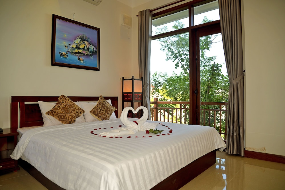 ROOM, DOUBLE BED