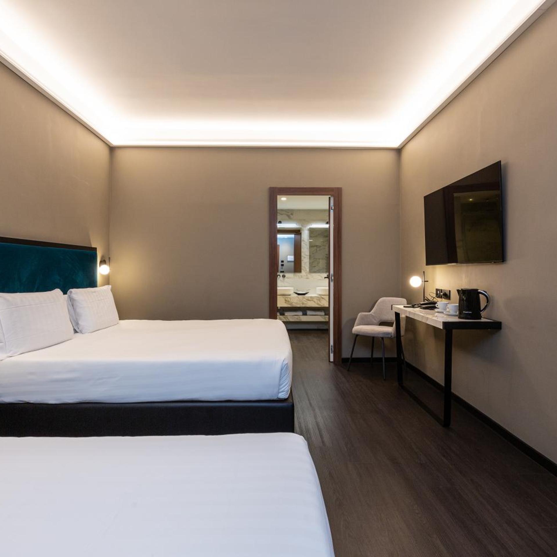 Room, Quintuple