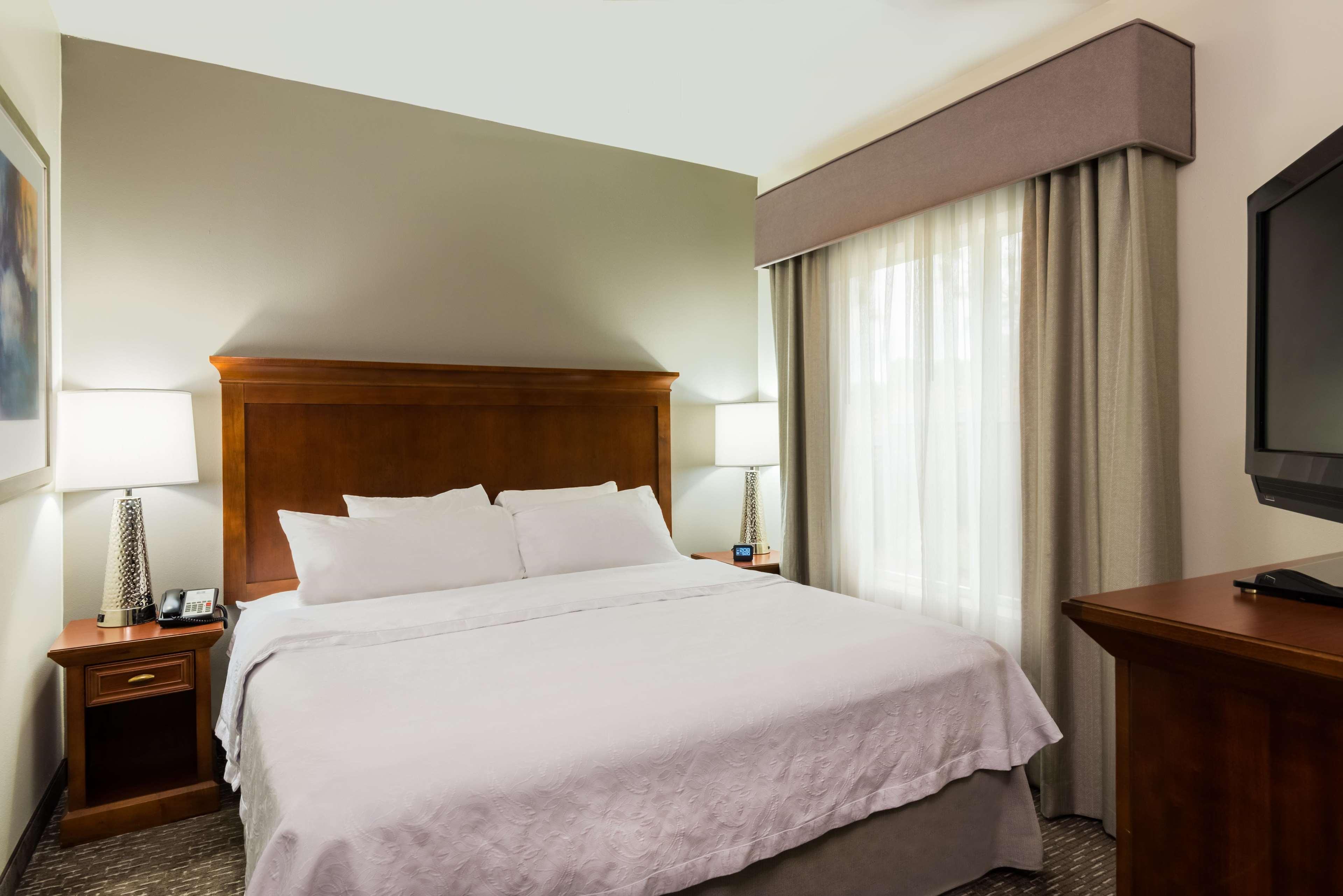 2 BEDROOMS, SUITE, KING BED, 2 QUEEN BEDS, 2 BATHROOMS